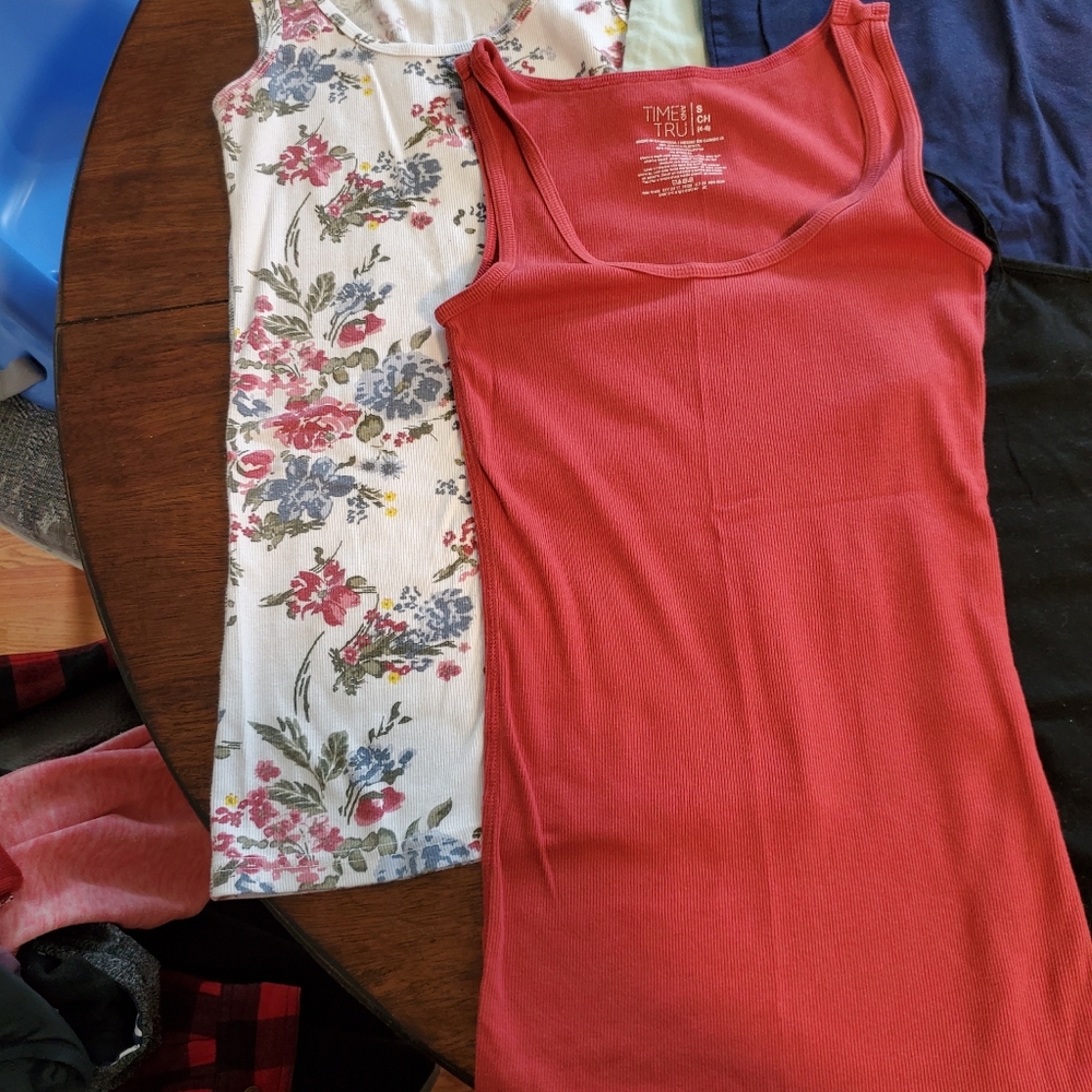 Tank tops - Picture 3 of 4